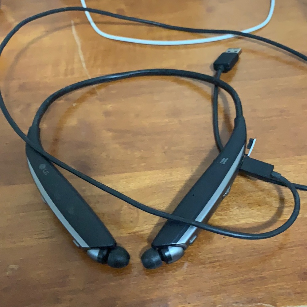 Bluetooth ear plugs